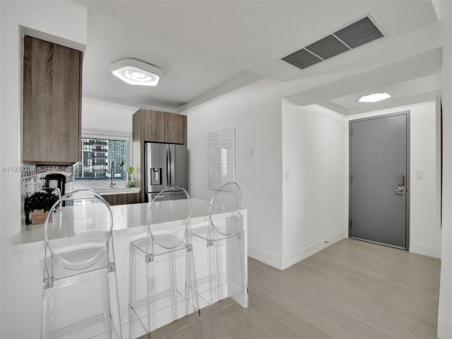 Apartment for sale  Unit #1003 - photo 7491412