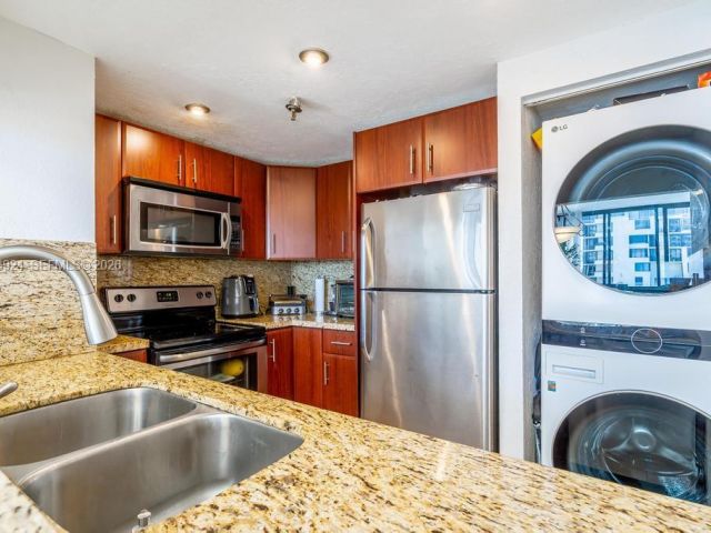 Apartment for rent  Unit #1619 - photo 7469614