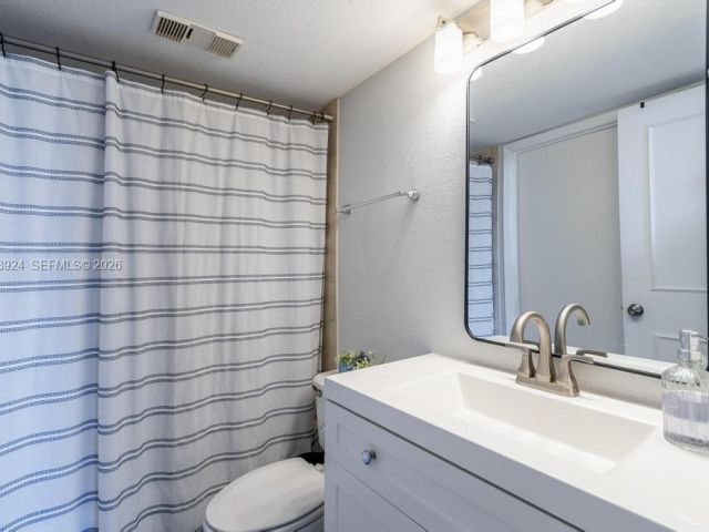 Apartment for rent  Unit #1619 - photo 7469618