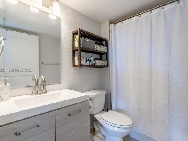 Apartment for rent  Unit #1619 - photo 7469624