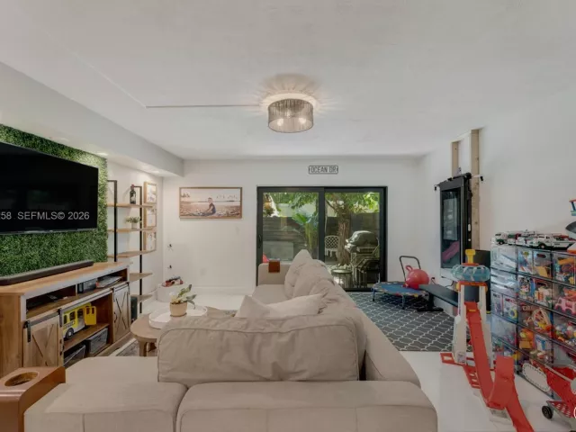 2-bedroom home for sale in Miami - 3214 W Trade Ave III-5 - MondialRealty