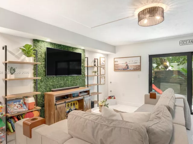 2-bedroom home for sale in Miami - 3214 W Trade Ave III-5 - MondialRealty