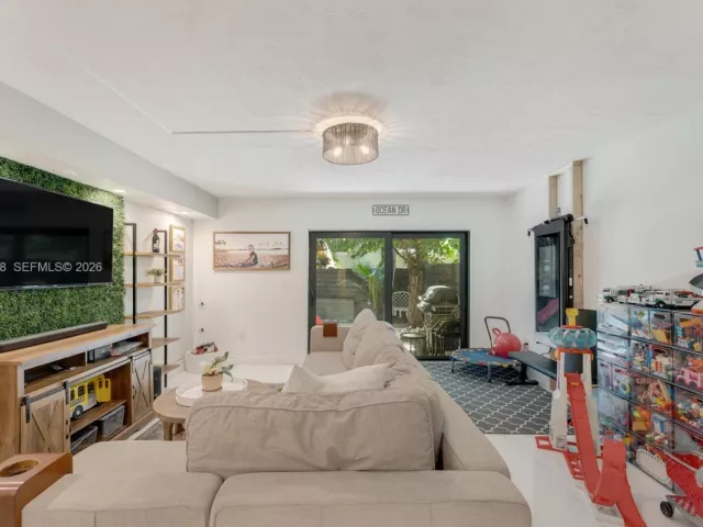 2-bedroom home for sale in Miami - 3214 W Trade Ave III-5 - MondialRealty