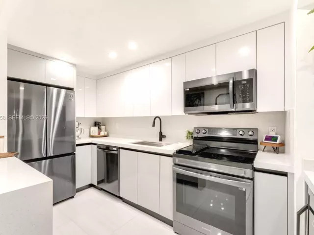 2-bedroom home for sale in Miami - 3214 W Trade Ave III-5 - MondialRealty