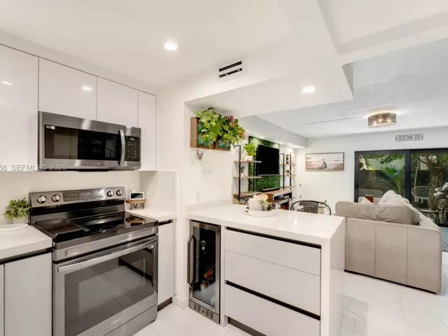 2-bedroom home for sale in Miami - 3214 W Trade Ave III-5 - MondialRealty