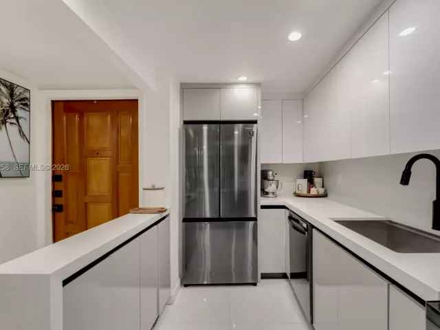 2-bedroom home for sale in Miami - 3214 W Trade Ave III-5 - MondialRealty