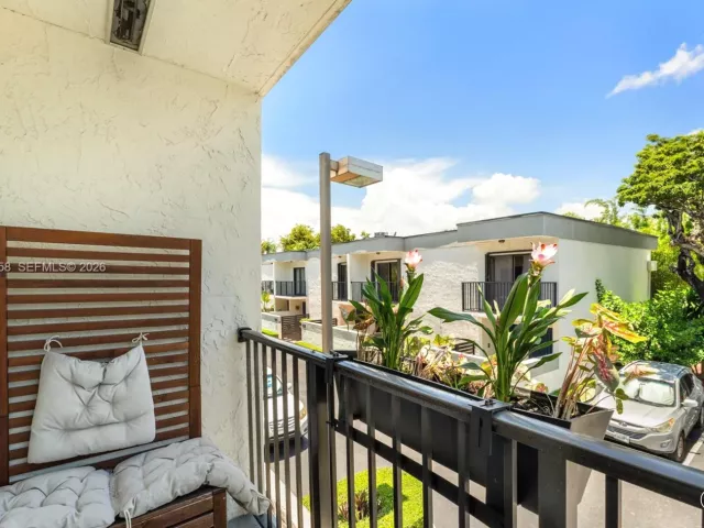 2-bedroom home for sale in Miami - 3214 W Trade Ave III-5 - MondialRealty