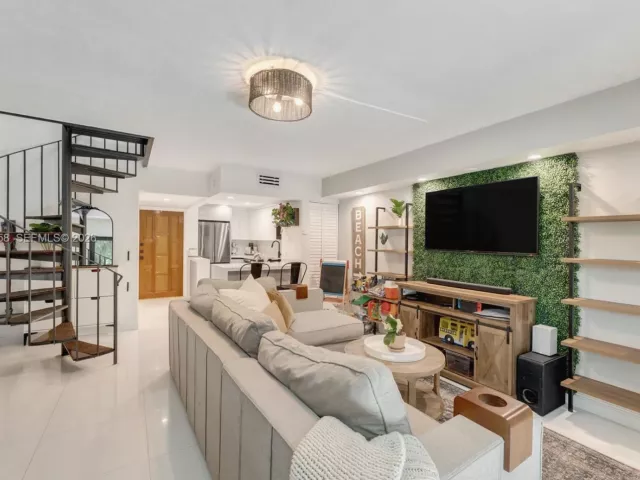 2-bedroom home for sale in Miami - 3214 W Trade Ave III-5 - MondialRealty