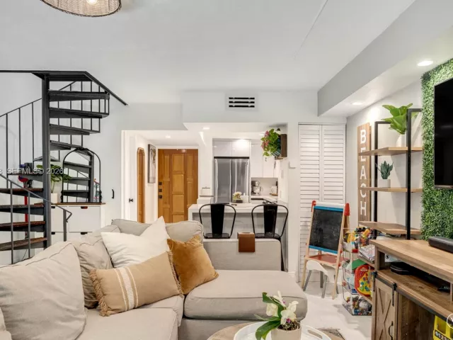 2-bedroom home for sale in Miami - 3214 W Trade Ave III-5 - MondialRealty