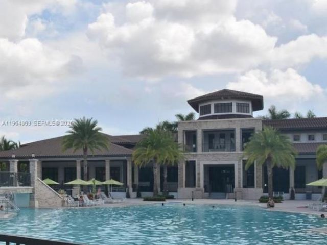 3-bedroom home for rent in Doral - 10620 NW 88th St 223 - MondialRealty