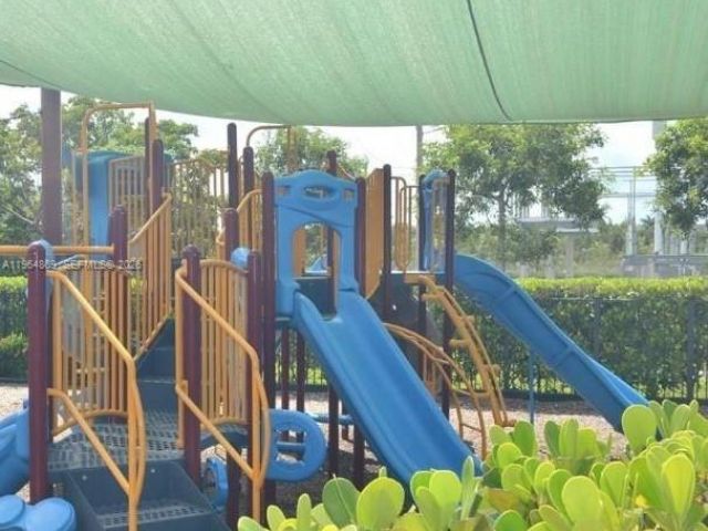 3-bedroom home for rent in Doral - 10620 NW 88th St 223 - MondialRealty