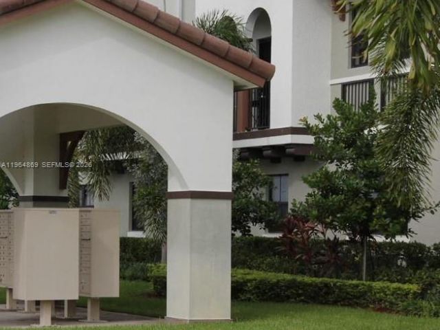 3-bedroom home for rent in Doral - 10620 NW 88th St 223 - MondialRealty