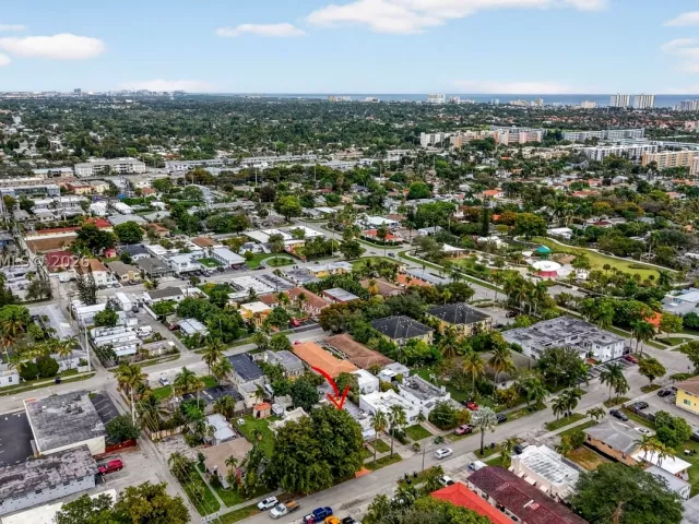 3-bedroom home for sale in Hallandale Beach - 623 NE 4th St - MondialRealty