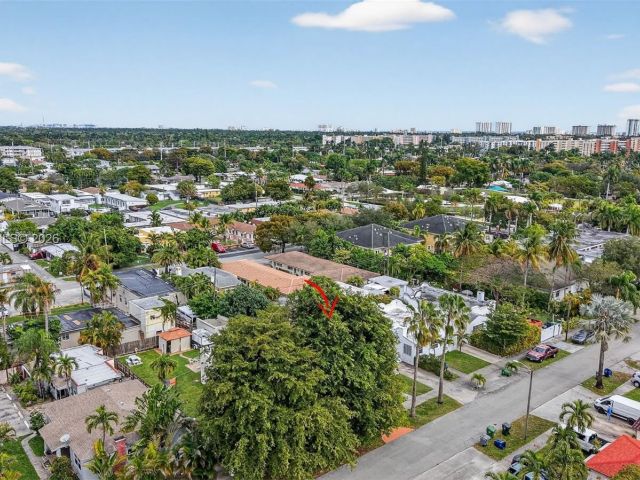 Home for sale at 623 NE 4th St - photo 7426761