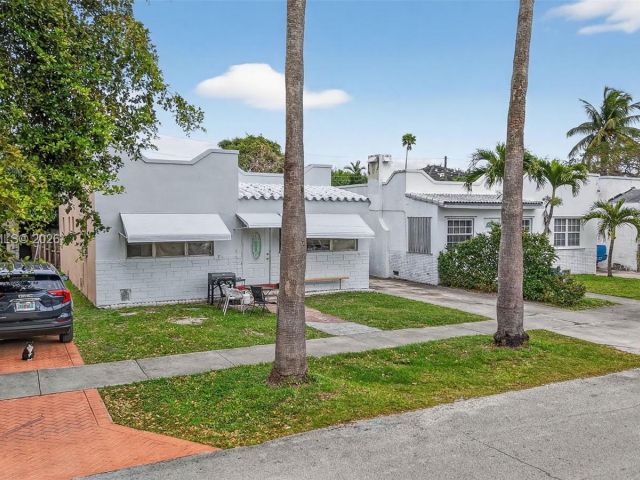 Home for sale at 623 NE 4th St - photo 7426773