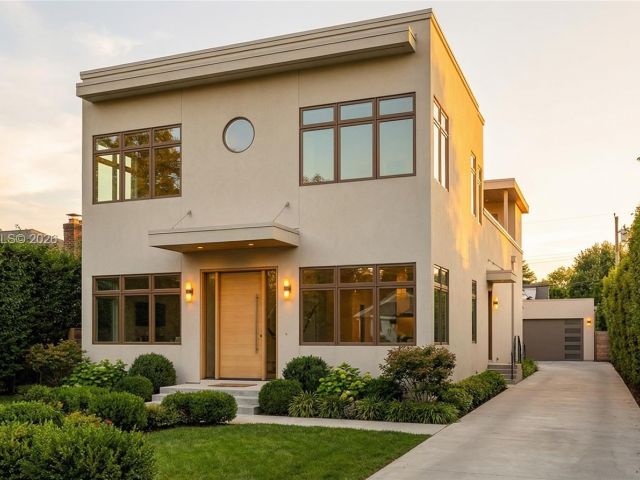 Home for sale at 623 NE 4th St - photo 7426774