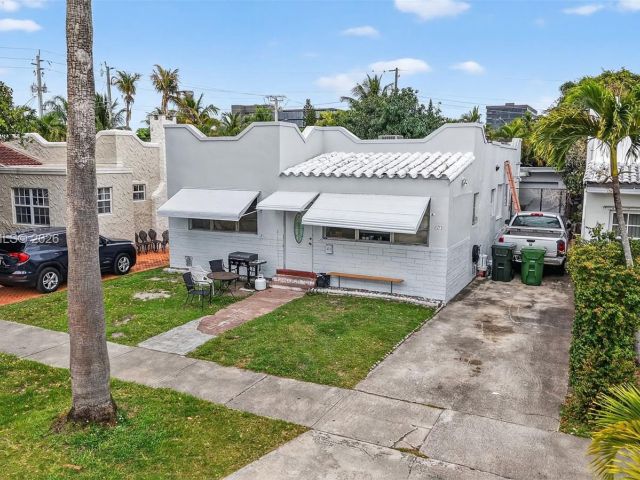 Home for sale at 623 NE 4th St - photo 7426775