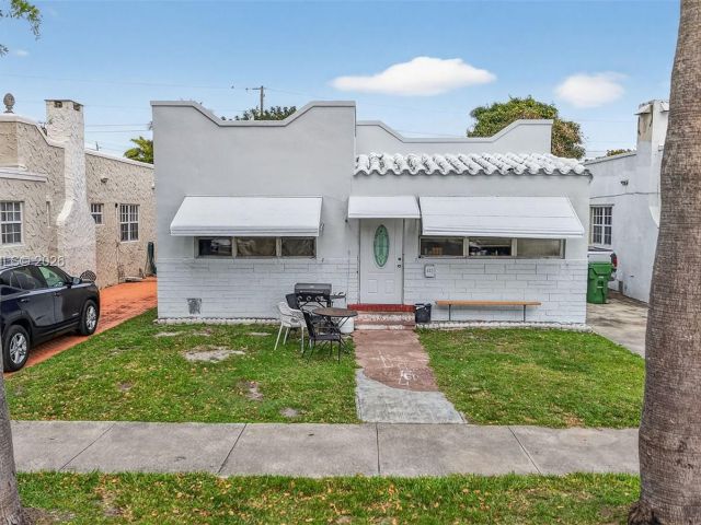 Home for sale at 623 NE 4th St - photo 7426776