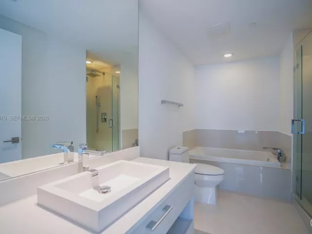 2-bedroom condo for rent in Miami - 55 SW 9TH ST 2108 - MondialRealty