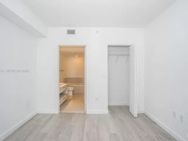 2-bedroom condo for rent in Miami - 55 SW 9TH ST 2108 - MondialRealty