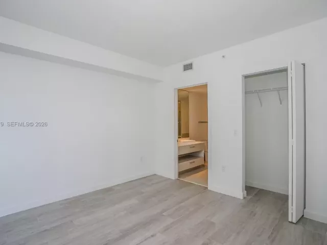 2-bedroom condo for rent in Miami - 55 SW 9TH ST 2108 - MondialRealty