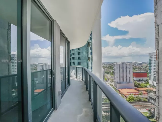 2-bedroom condo for rent in Miami - 55 SW 9TH ST 2108 - MondialRealty