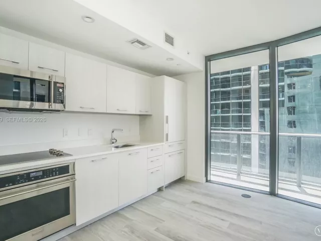 2-bedroom condo for rent in Miami - 55 SW 9TH ST 2108 - MondialRealty