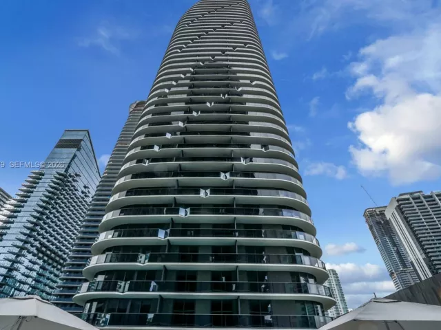 2-bedroom condo for rent in Miami - 55 SW 9TH ST 2108 - MondialRealty