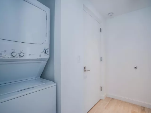 2-bedroom condo for rent in Miami - 55 SW 9TH ST 2108 - MondialRealty