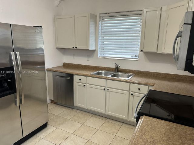 Home for rent at 904 Wallace St - photo 7427835