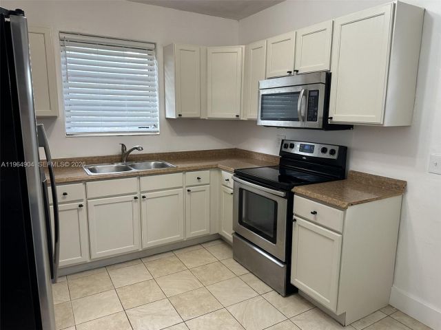 Home for rent at 904 Wallace St - photo 7427836