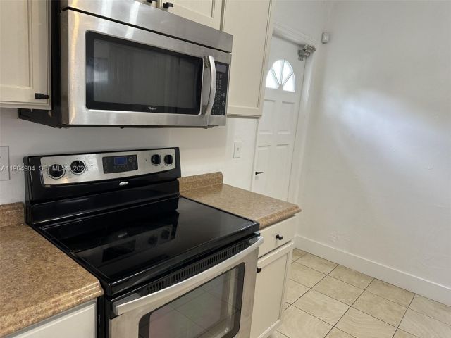 Home for rent at 904 Wallace St - photo 7427838