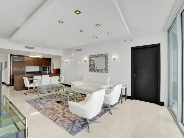 Apartment for rent  Unit #1905 - photo 7429080