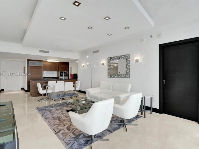 Apartment for rent  Unit #1905 - photo 7429084