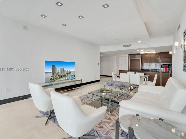 Apartment for rent  Unit #1905 - photo 7429085