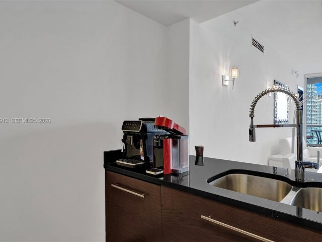 Apartment for rent  Unit #1905 - photo 7429093