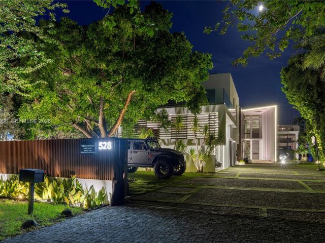 Home for rent at 528 Lakeview Ct - photo 7469306