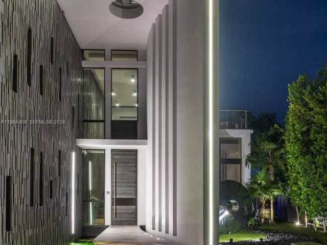 Home for rent at 528 Lakeview Ct - photo 7469310