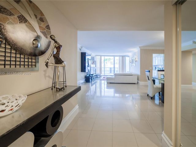 Apartment for rent  Unit #303 - photo 7442236