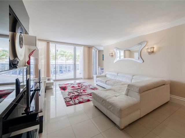 Apartment for rent  Unit #303 - photo 7442237