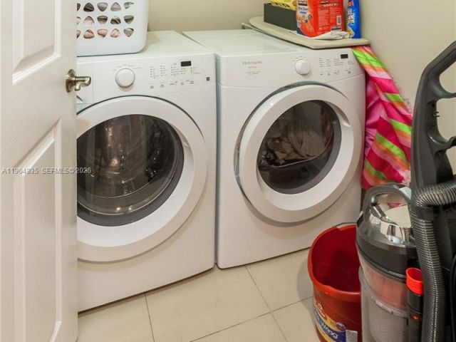 Apartment for rent  Unit #303 - photo 7442241