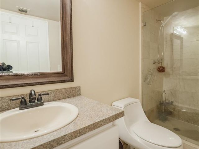 Apartment for rent  Unit #303 - photo 7442243