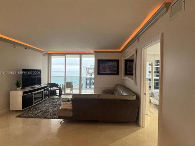 Apartment for rent  Unit #2004 - photo 7499206