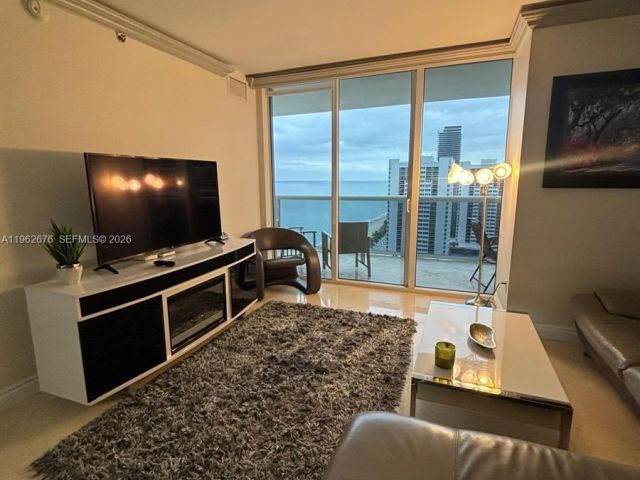 Apartment for rent  Unit #2004 - photo 7499207