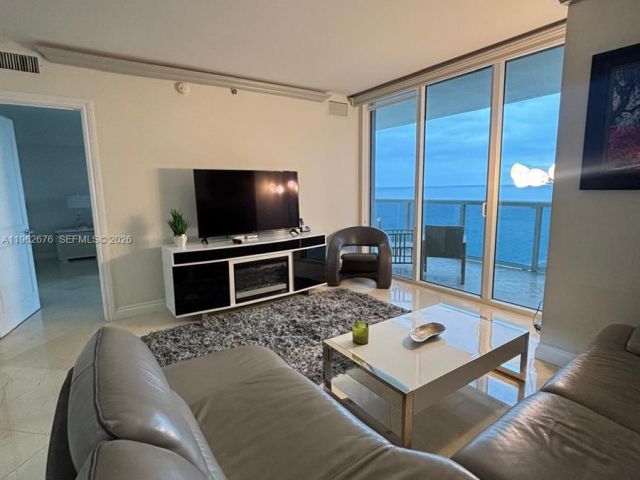 Apartment for rent  Unit #2004 - photo 7499208