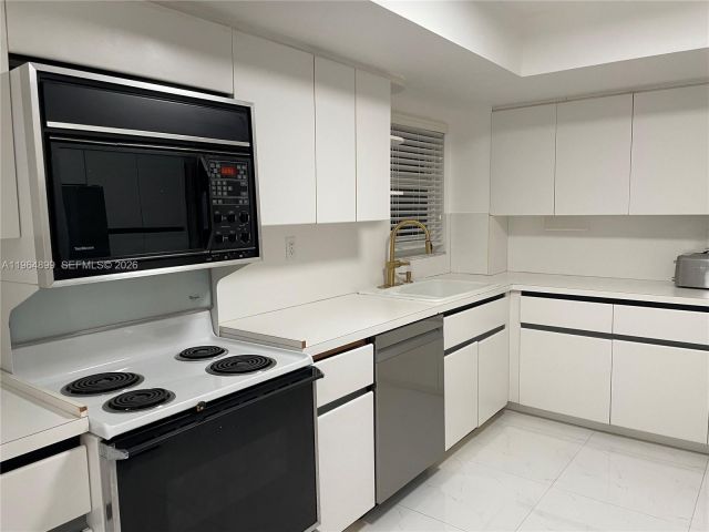 Apartment for rent  Unit #408 - photo 7428376