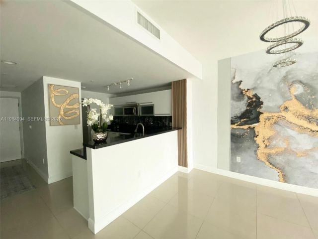 Apartment for rent  Unit #1605 - photo 7488730