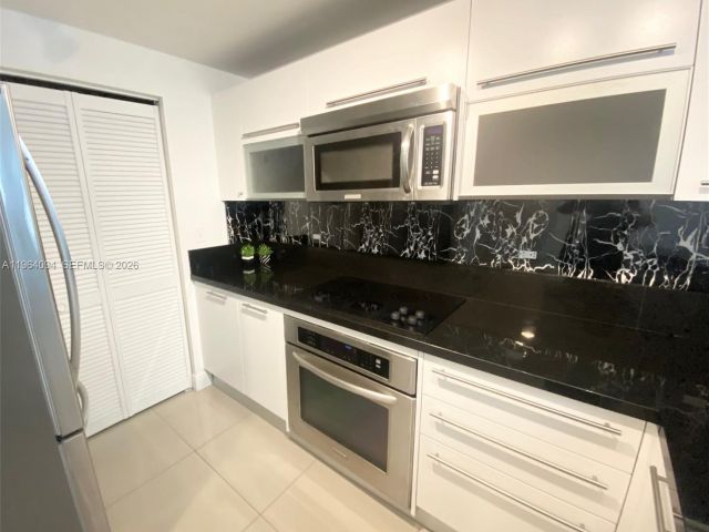 Apartment for rent  Unit #1605 - photo 7488734