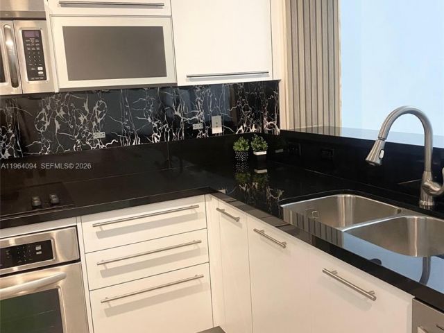 Apartment for rent  Unit #1605 - photo 7488736