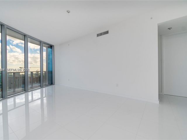 Apartment for rent  Unit #4911 - photo 7429547